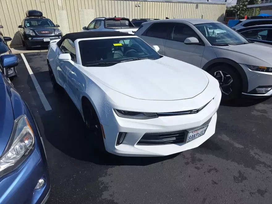 2017 Chevrolet Camaro 2LT photo 1