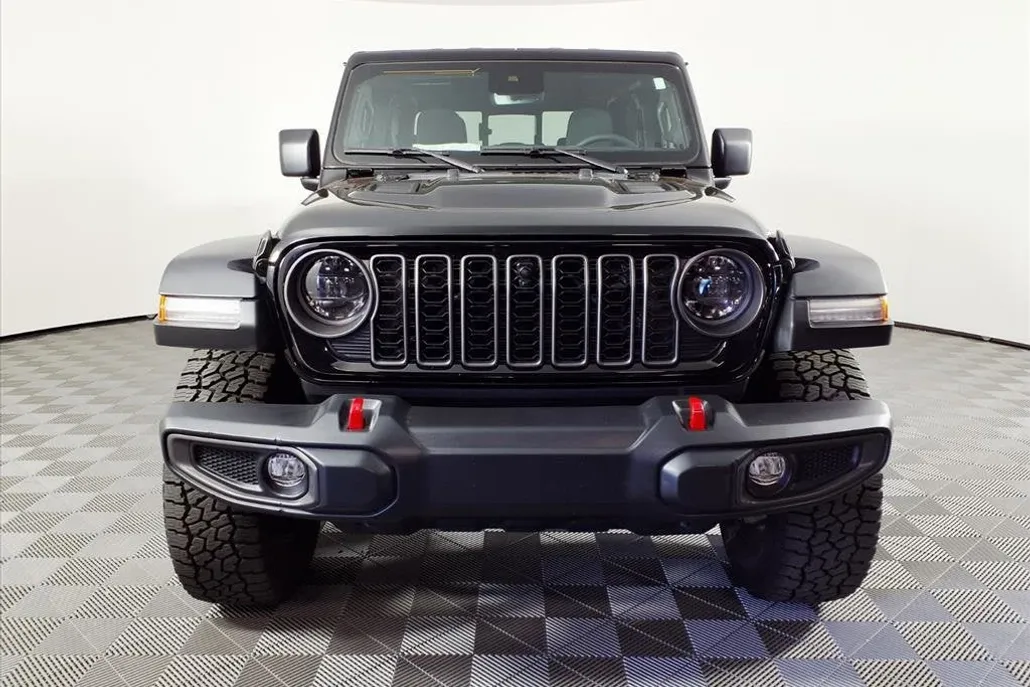 2024 Jeep Gladiator photo 1