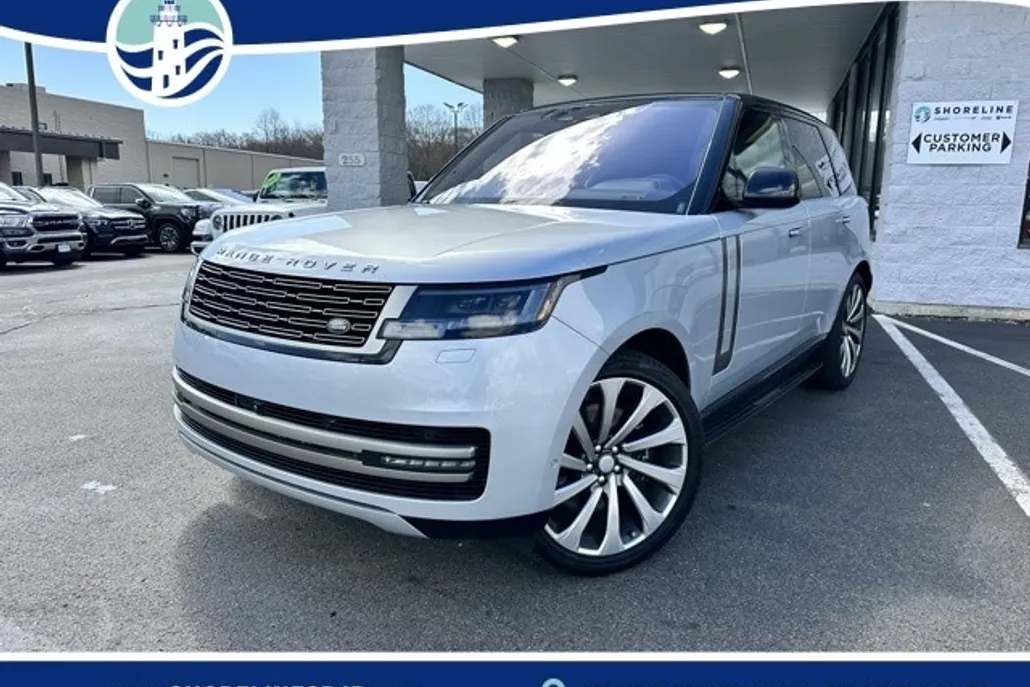2023 Land Rover Range Rover SE photo 1