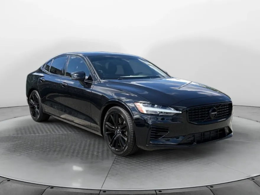 2022 Volvo S60 Recharge T8 Black Edition R-Design photo 1