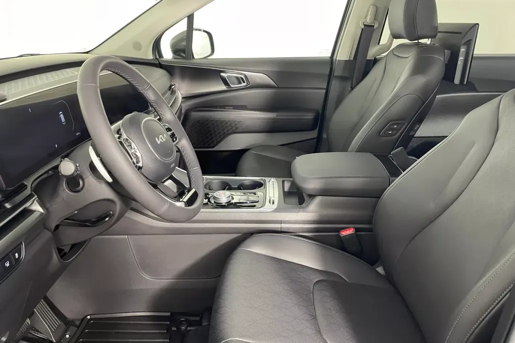 2025 Kia Carnival SX photo 1