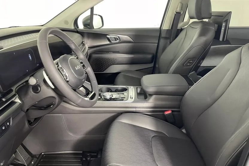 2025 Kia Carnival SX photo 1