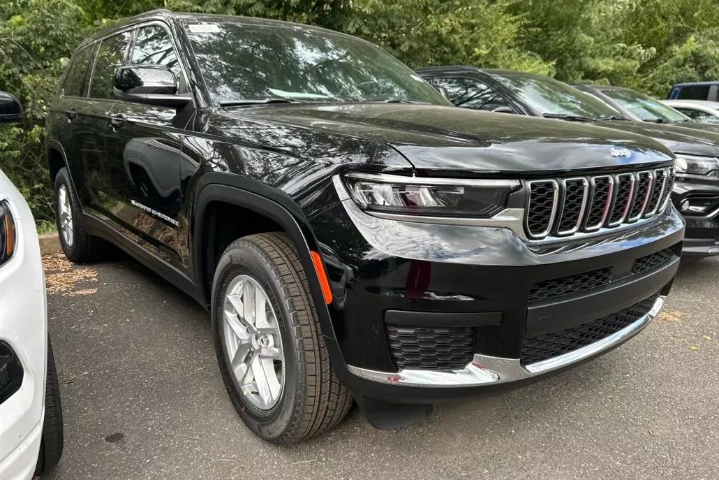 2025 Jeep Grand Cherokee Laredo X photo 1