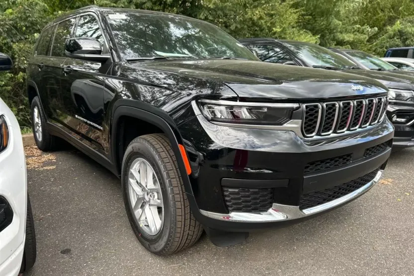 2025 Jeep Grand Cherokee Laredo X photo 1