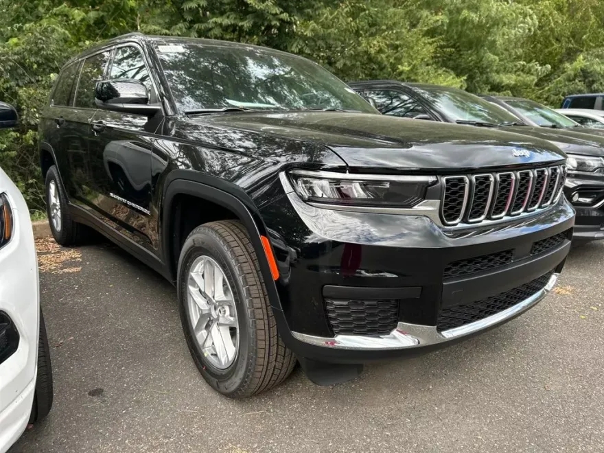 2025 Jeep Grand Cherokee Laredo X photo 1