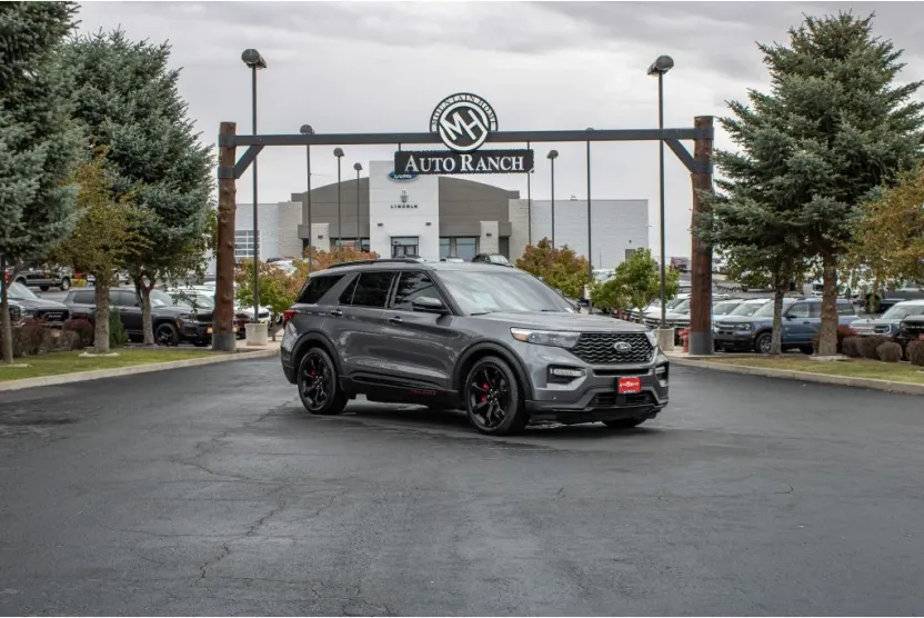2021 Ford Explorer ST photo 1