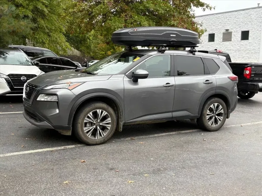 2023 Nissan Rogue SV photo 1
