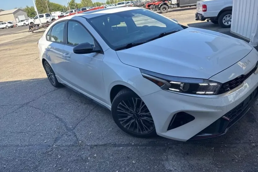 2024 Kia Forte GT-Line photo 1