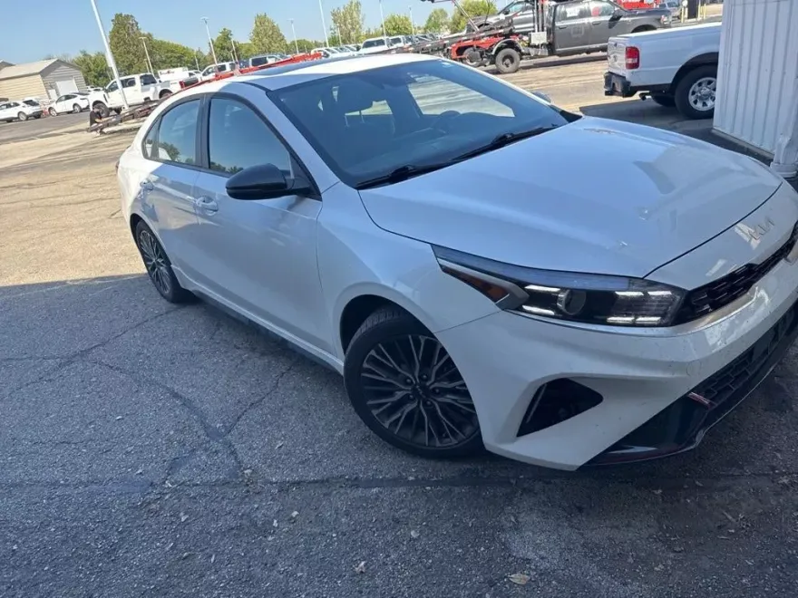 2024 Kia Forte GT-Line photo 1