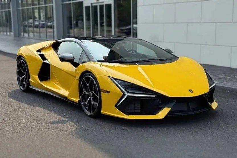 2024 Lamborghini Revuelto photo 1