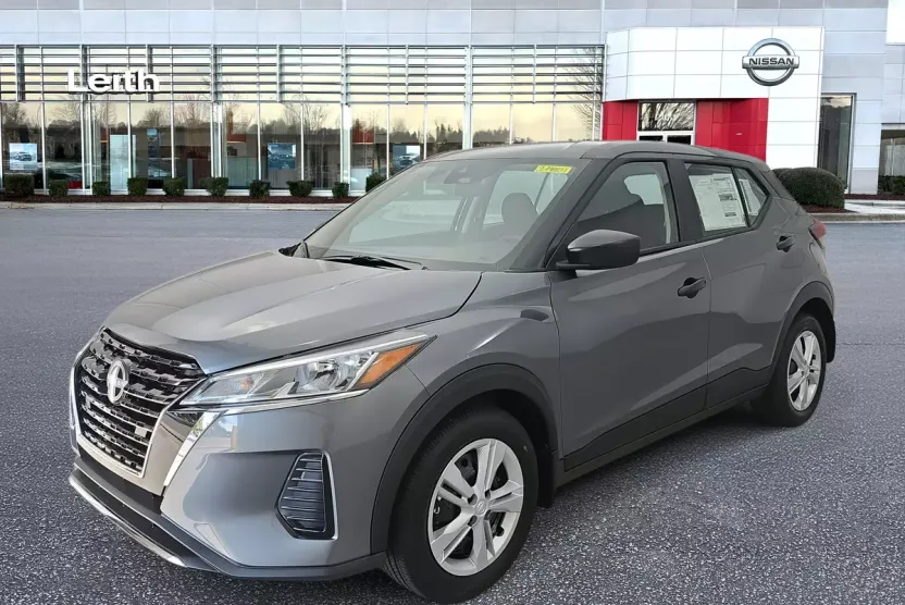 2025 Nissan Kicks Play S photo 1