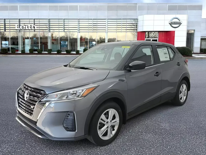2025 Nissan Kicks Play S photo 1