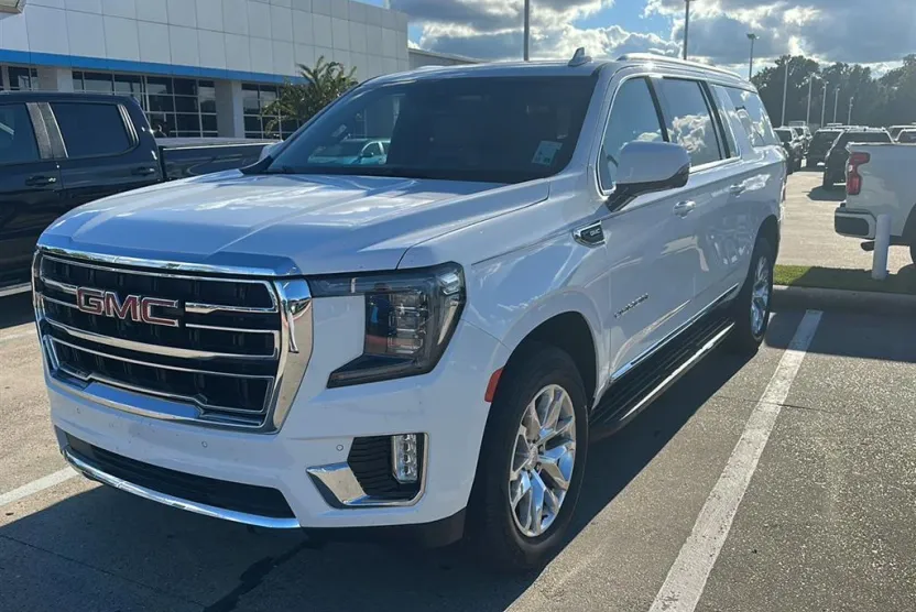 2022 Gmc Yukon XL SLT photo 1