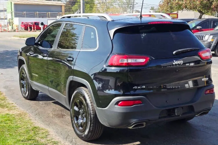 2017 Jeep Cherokee Latitude photo 1