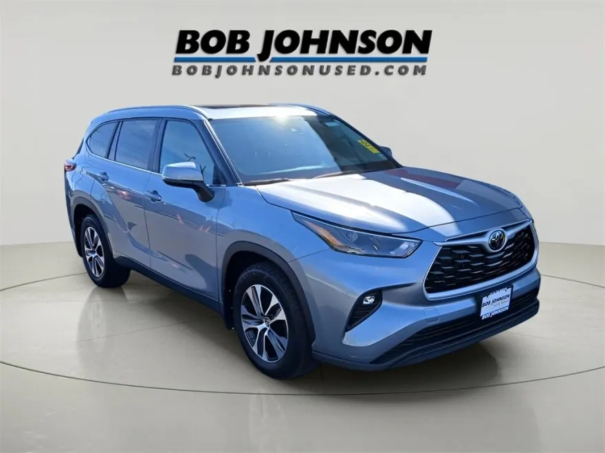 2023 Toyota Highlander XLE photo 1