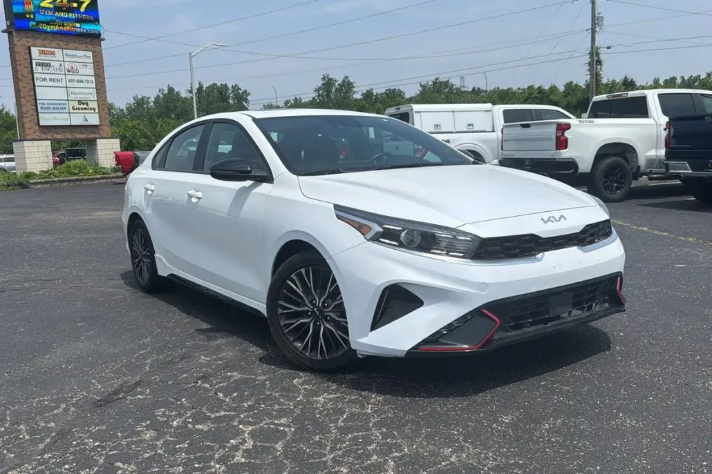 2024 Kia Forte GT-Line photo 1