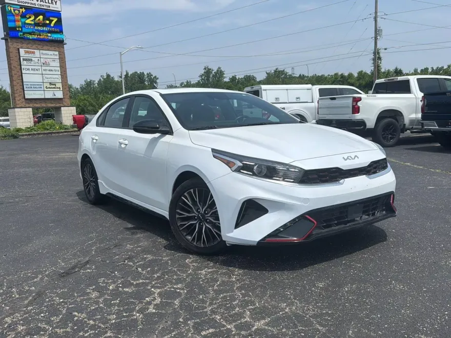 2024 Kia Forte GT-Line photo 1