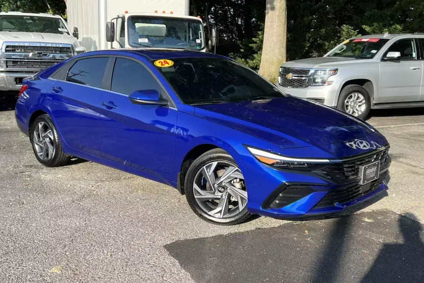 2024 Hyundai Elantra SEL photo 1
