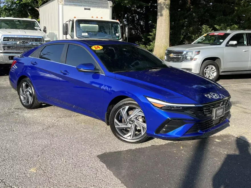 2024 Hyundai Elantra SEL photo 1