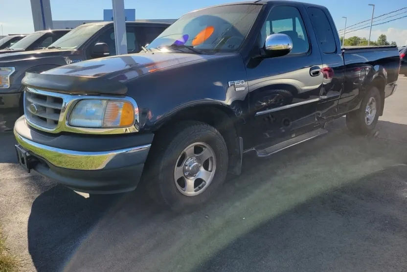 2002 Ford F-150 XLT photo 1