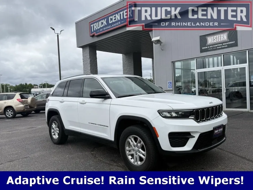 2023 Jeep Grand Cherokee Laredo photo 1