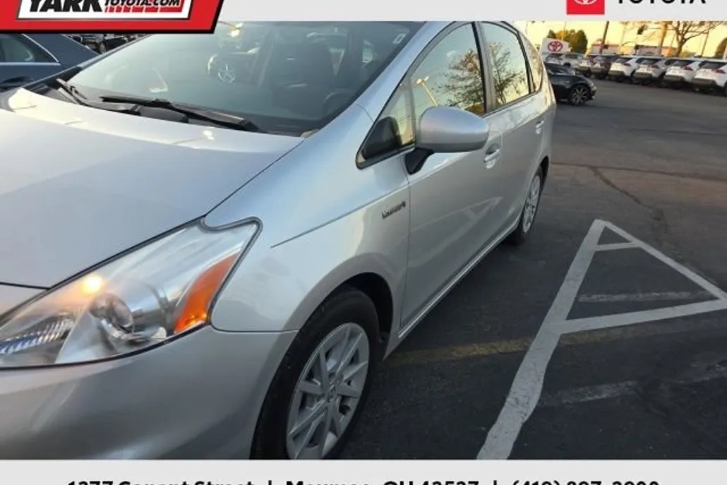 2012 Toyota Prius V Two photo 1