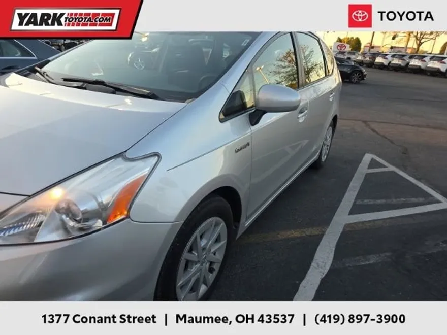 2012 Toyota Prius V Two photo 1