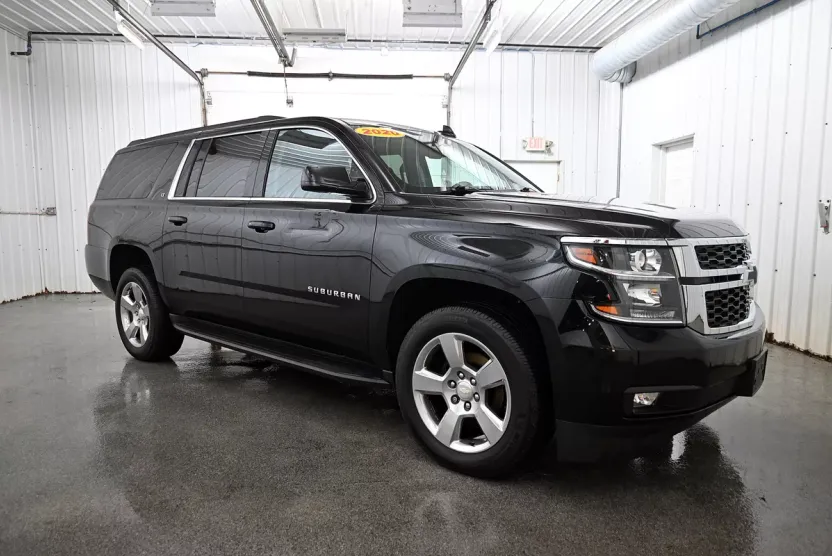 2020 Chevrolet Suburban LT photo 1