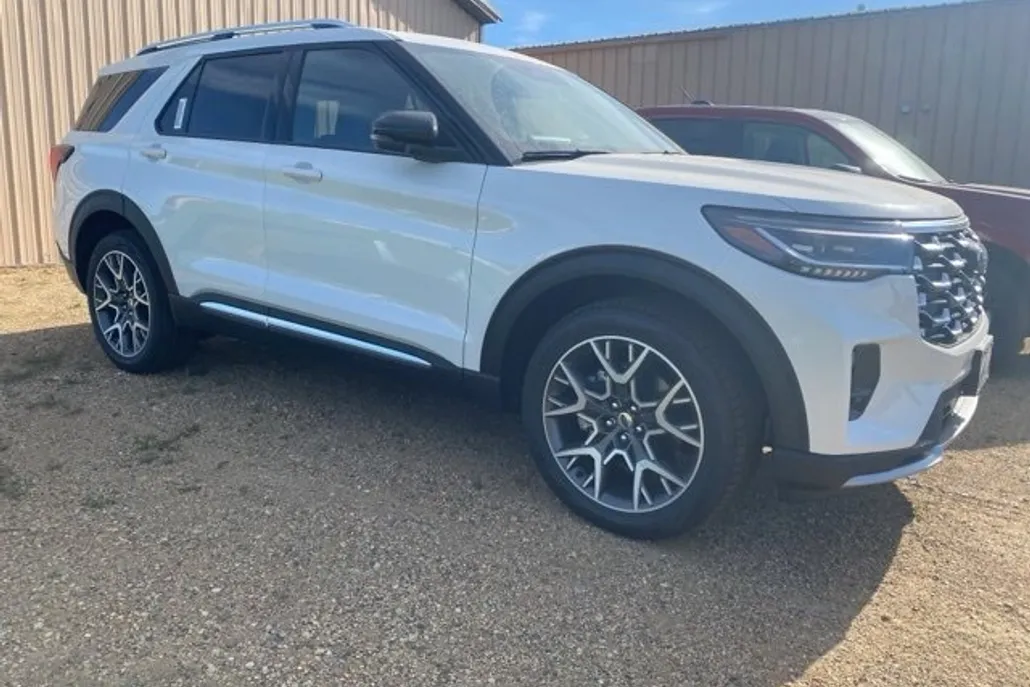 2025 Ford Explorer Platinum photo 1