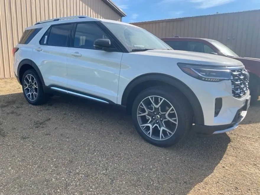2025 Ford Explorer Platinum photo 1