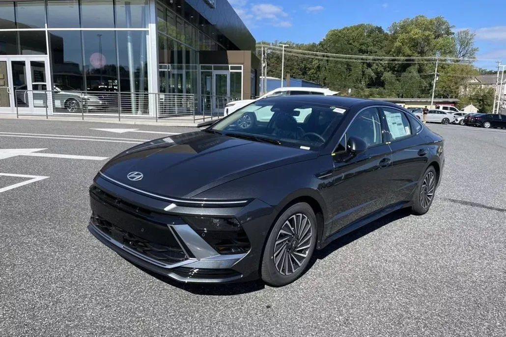 2026 Hyundai Sonata Hybrid Limited photo 1