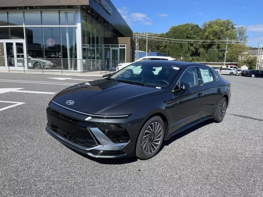 2026 Hyundai Sonata Hybrid Limited photo 1