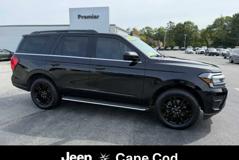 2022 Ford Expedition XLT photo 1