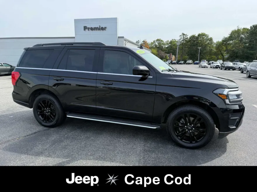 2022 Ford Expedition XLT photo 1