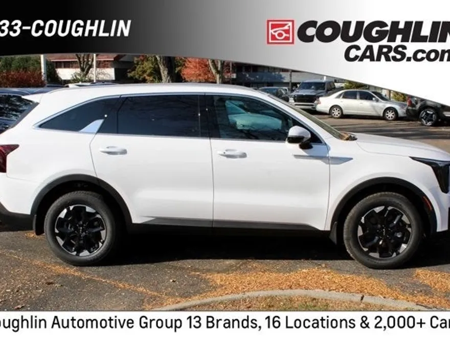 2025 Kia Sorento S photo 1