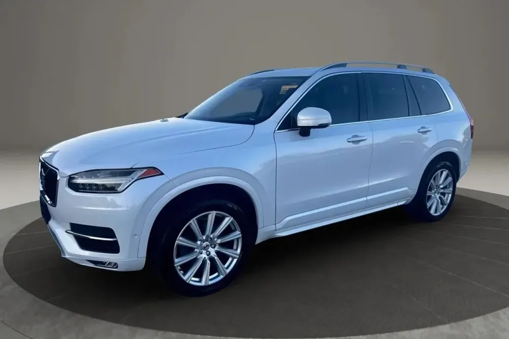 2017 Volvo XC90 T5 Momentum Sport photo 1