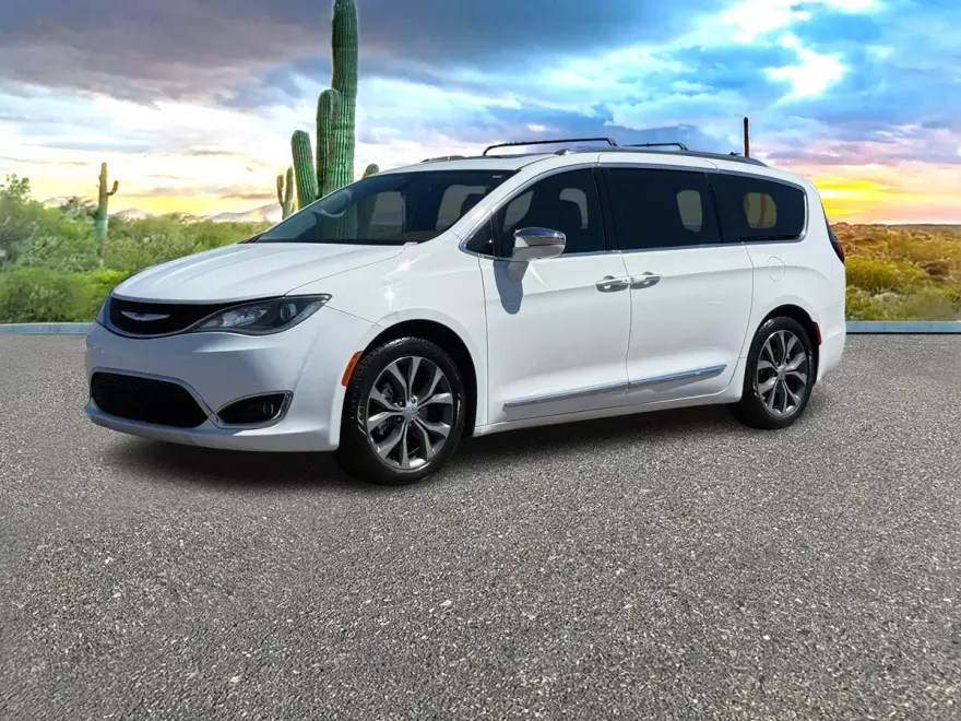 2018 Chrysler Pacifica Limited photo 1