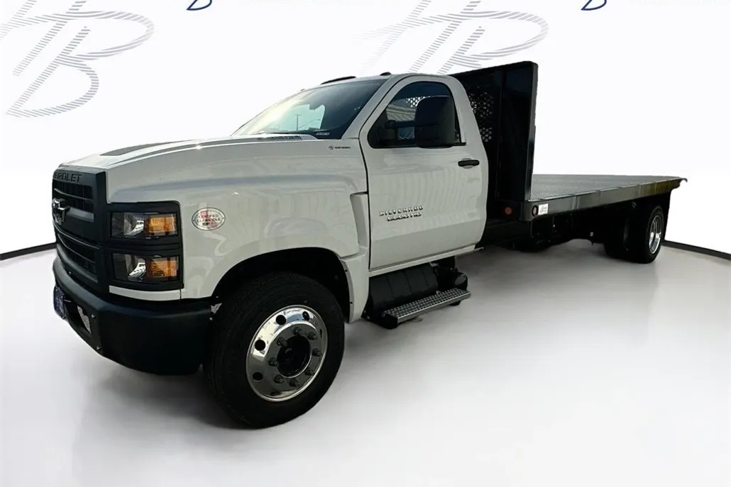 2024 Chevrolet Silverado 6500HD Work Truck photo 1