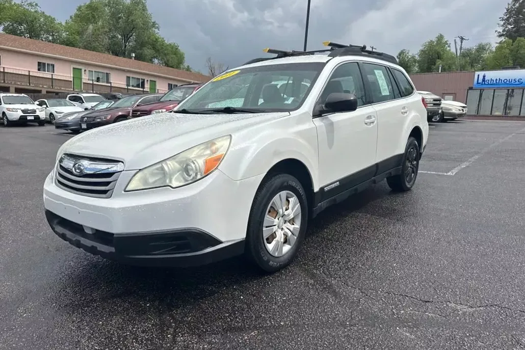 2011 Subaru Outback 2.5i photo 1