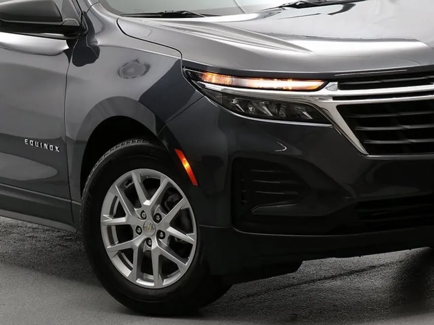 2022 Chevrolet Equinox LS photo 1