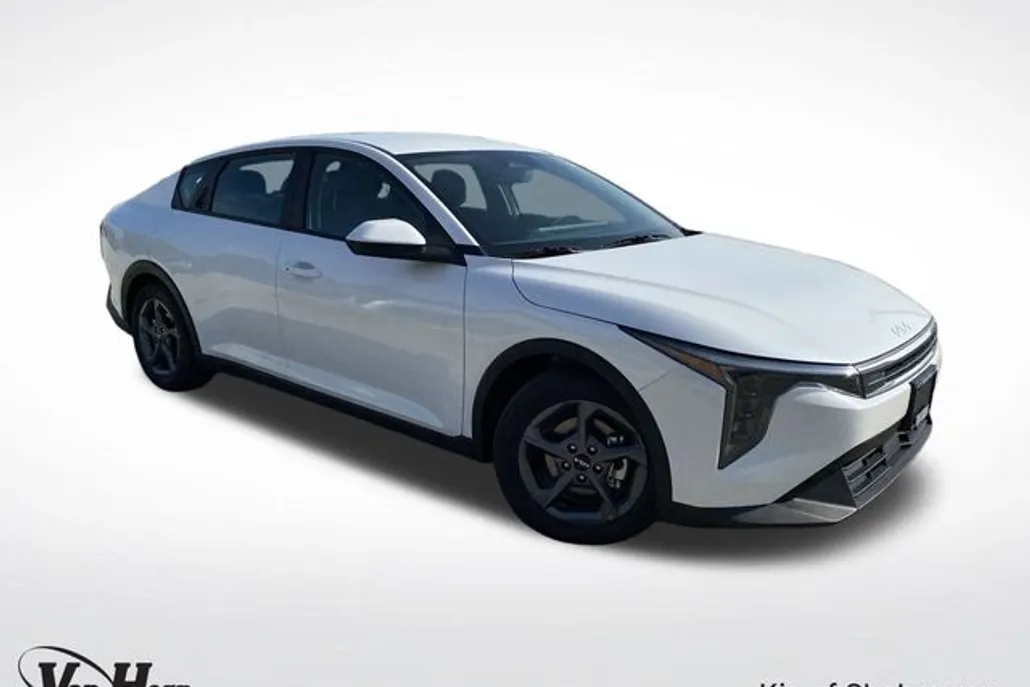 2025 Kia K4 LXS photo 1