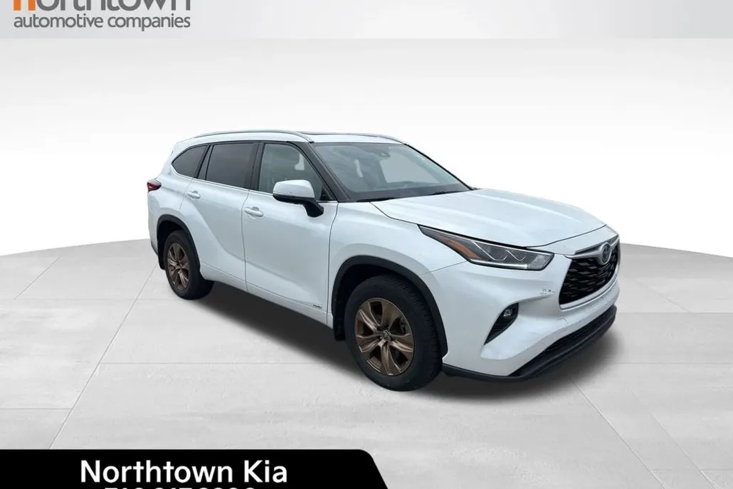 2023 Toyota Highlander Hybrid Bronze Edition photo 1