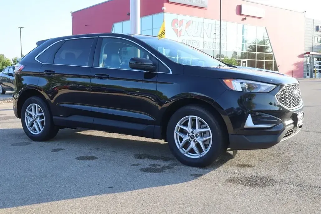 2024 Ford Edge SEL photo 1