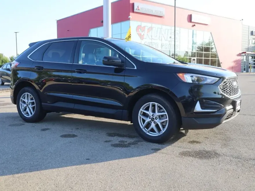 2024 Ford Edge SEL photo 1