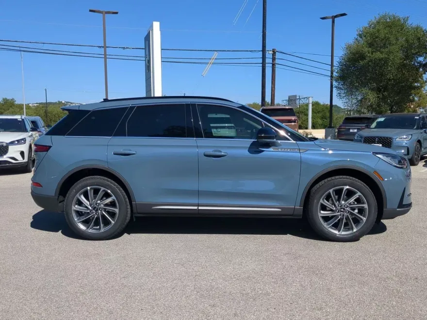 2026 Lincoln Corsair Premiere photo 1