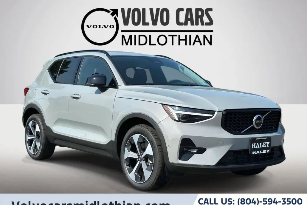2026 Volvo XC40 Plus photo 1