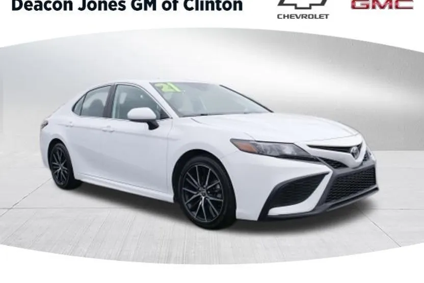 2021 Toyota Camry SE photo 1