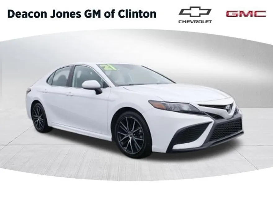 2021 Toyota Camry SE photo 1