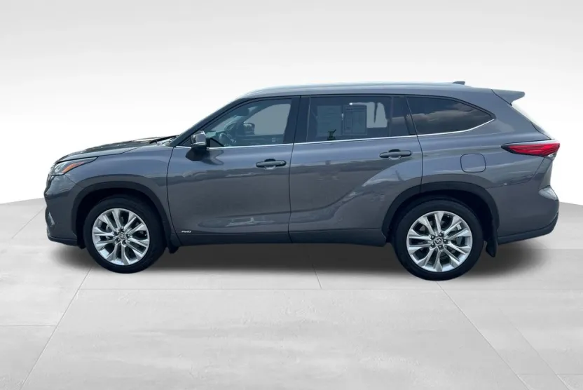 2022 Toyota Highlander Hybrid Limited photo 1