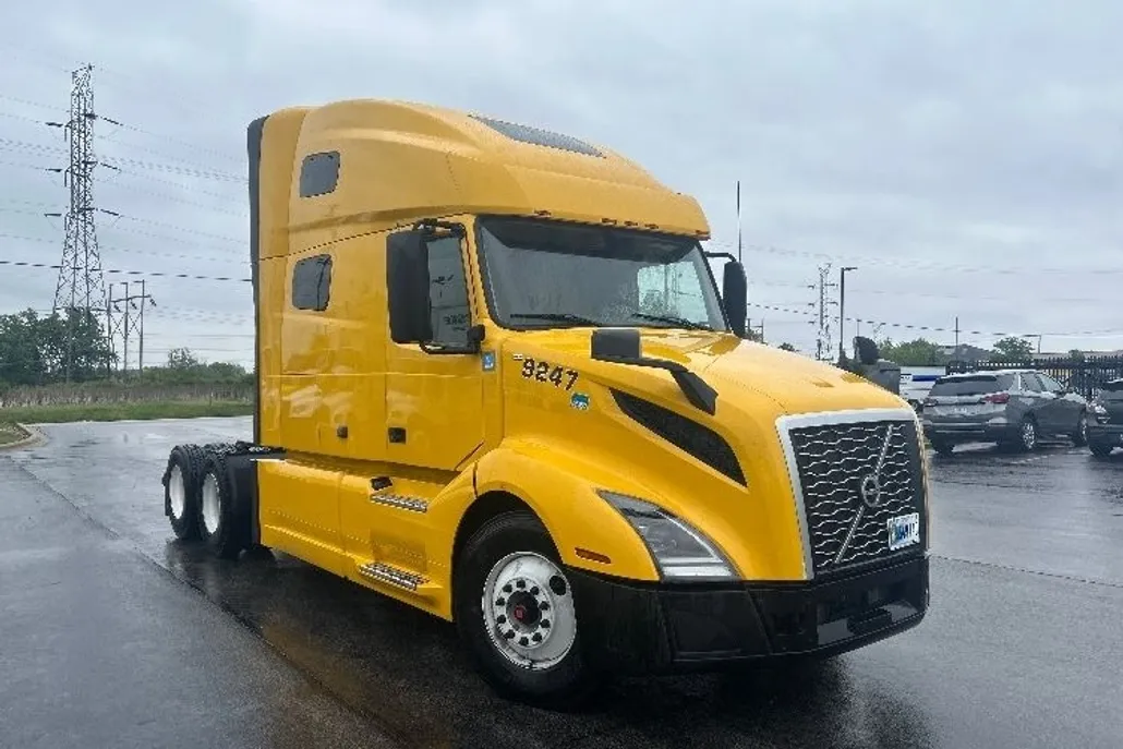 2022 Volvo Truck VNL photo 1